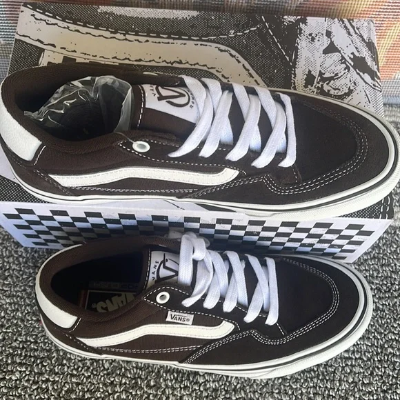 Vans Men’s Rowan
Dark Brown
VN0A5JICDRB
Sneakers - Picture 3 of 16